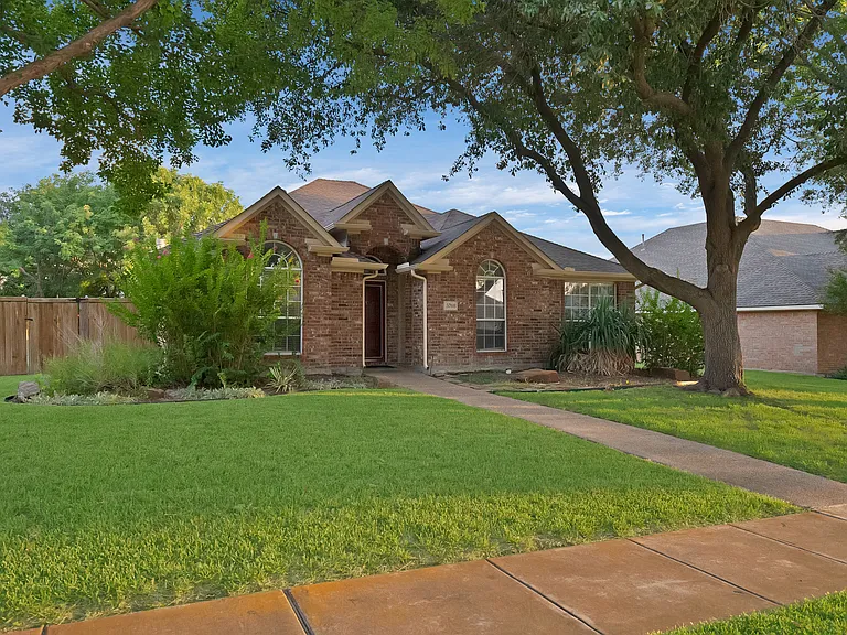 5708 McKinley Ln — Photo 2