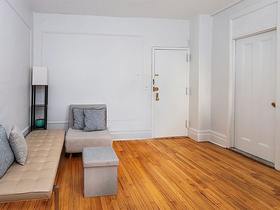 3rd image of 140 W 71st St APT 7B