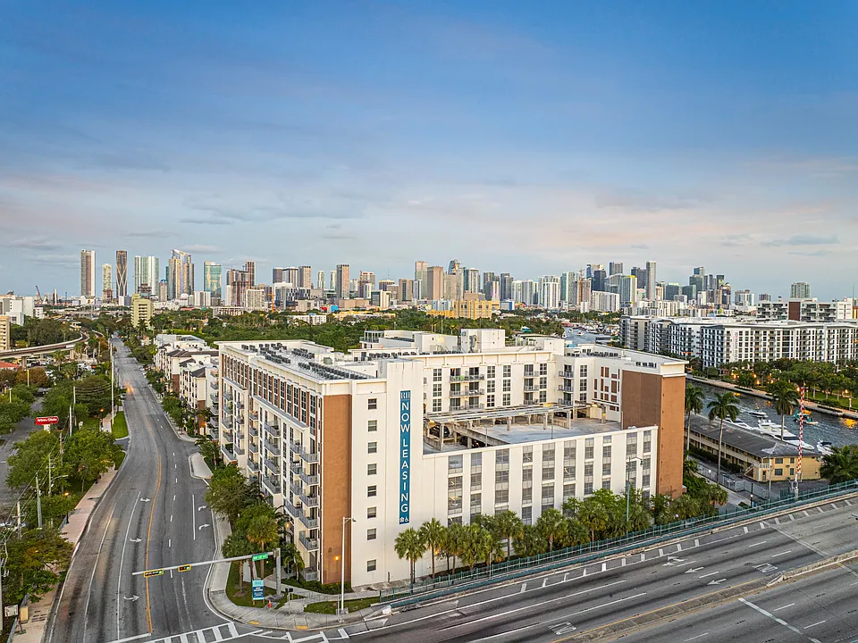 Riverhouse at 11th Apartments