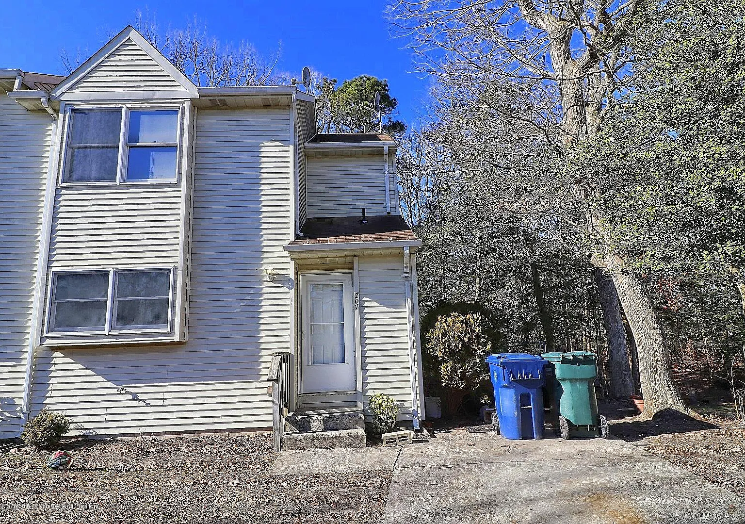 2 bed, 1.5 bath, $2,000 — Photo 1