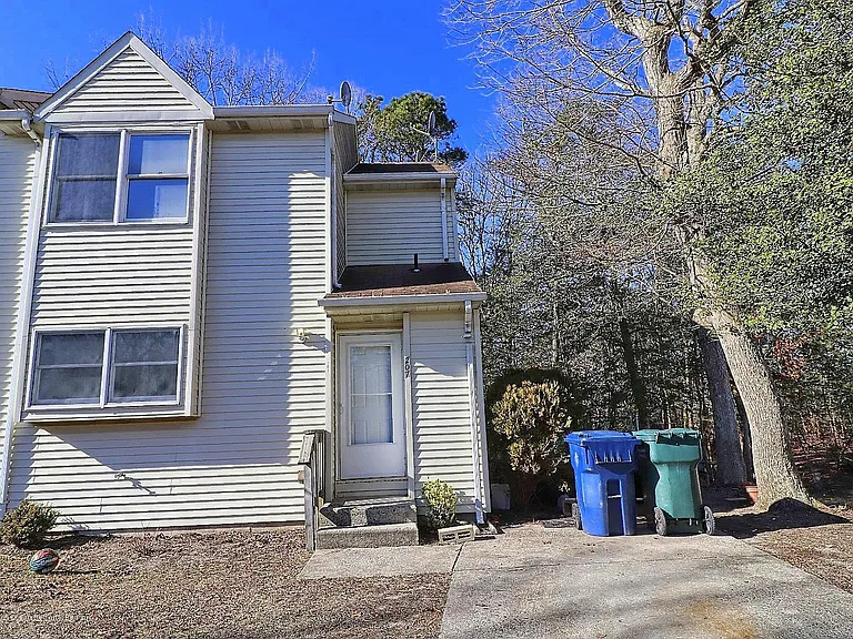 207 E Winged Foot Ct — Photo 1