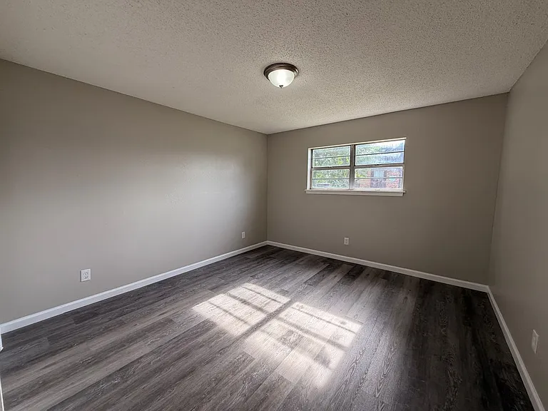 920 N Fargo Ave — Photo 6