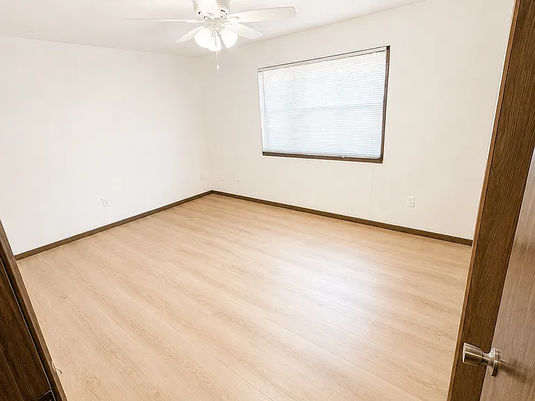 2507 Royal Dr #8 — Photo 3