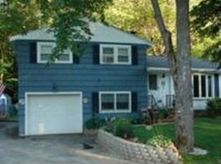 32 Moore Ave, Auburn, ME 04210