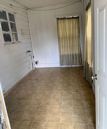 3rd image of 403 Mount Vernon Ct