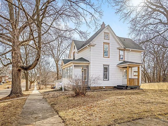 4th image of 2118 Elm St