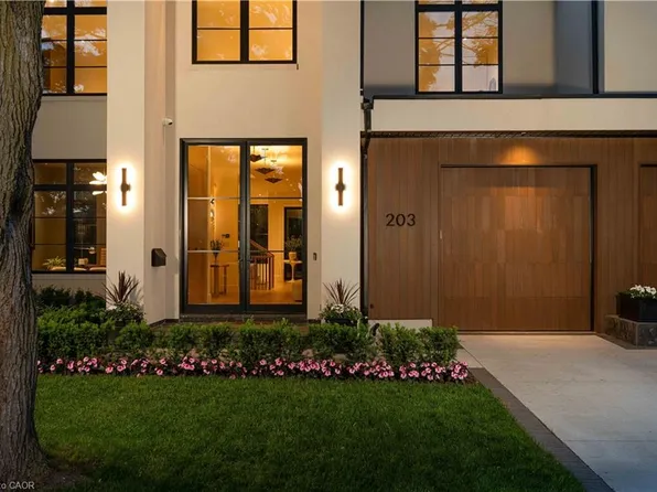 203 Weybourne Rd, Oakville, ON L6K 2T7