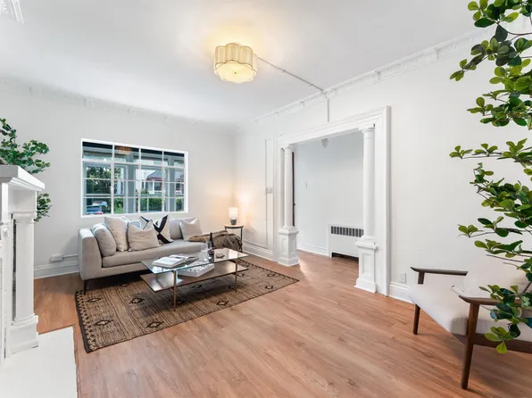 114 Oak Street image 6 of 41