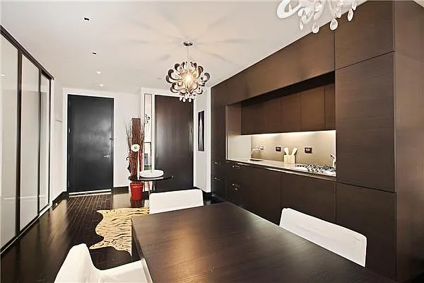 Sold by Platinvm Property Group New York | media 16