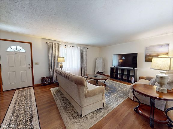 3rd image of 1816 E Skyline Dr