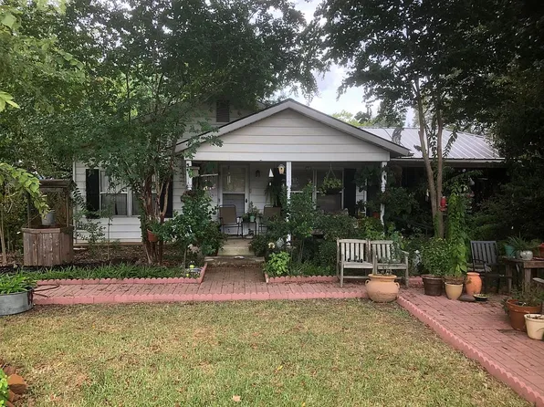 405 S 2nd St, Stockdale, TX 78160