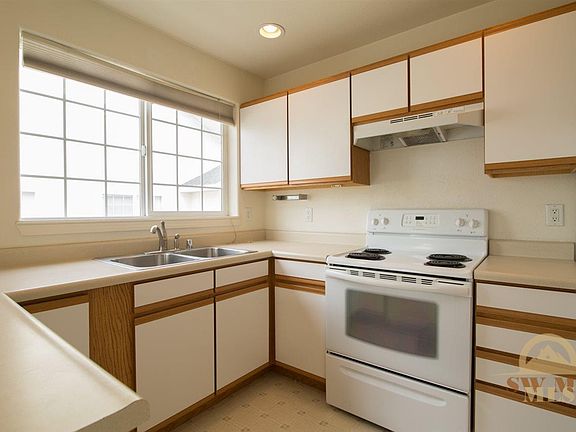 3rd image of 2962 W Villard St APT H