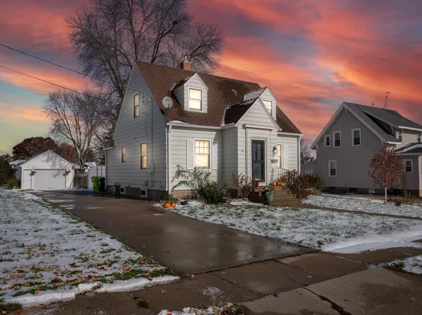 520 W 6th St, Zumbrota, MN 55992