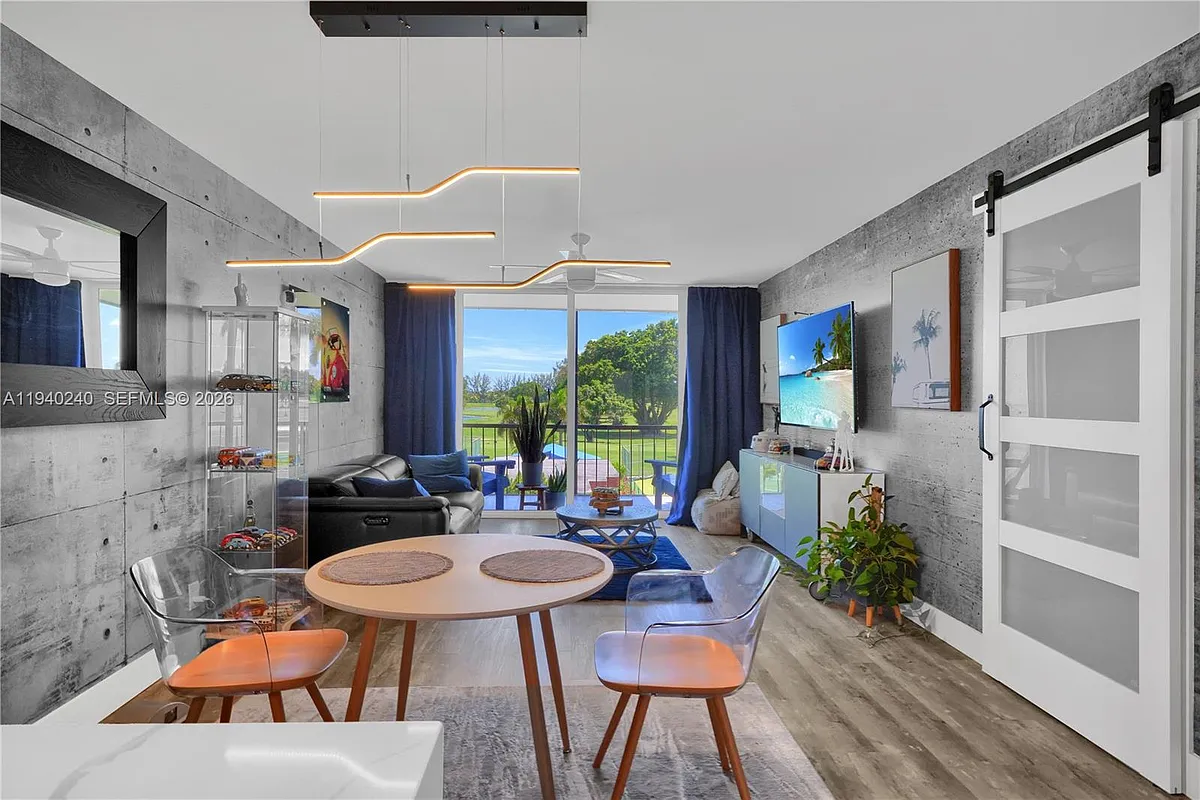 Building Photo - 8900 Washington Blvd #320
