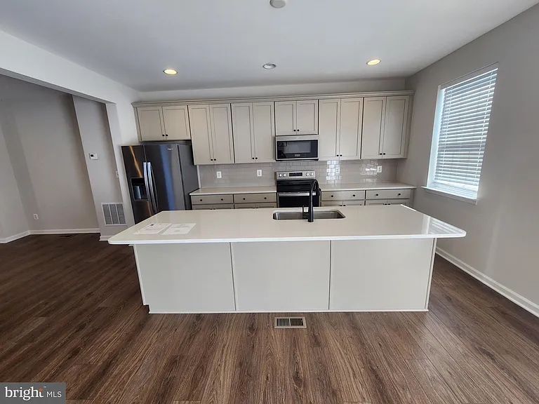 12 Stafford Pl — Photo 5