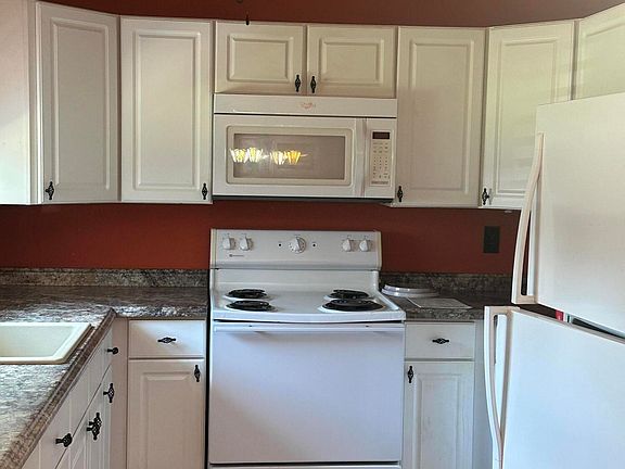 4th image of 523 B Lilac Lane
