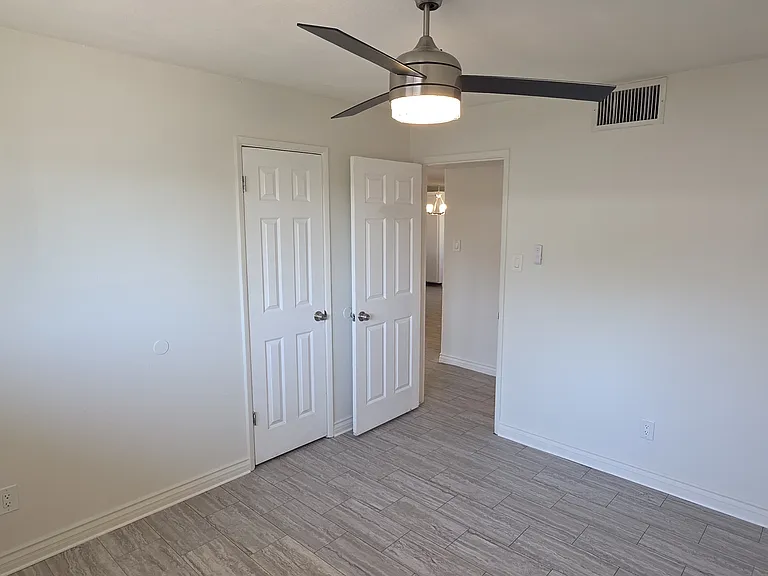 1201 E Barcelona Ave — Photo 22