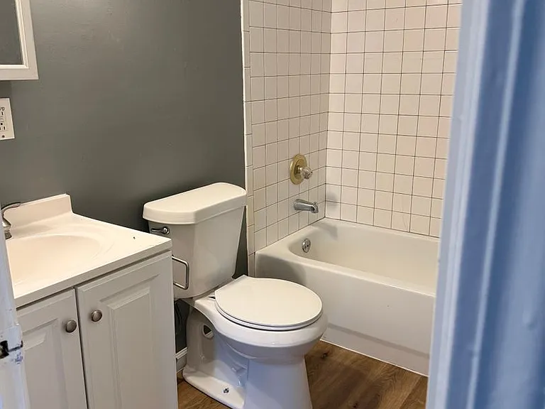 Versailles Apartments — Photo 5