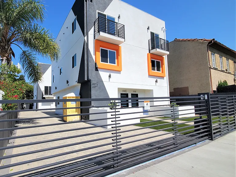 2337 1/2 Crenshaw Blvd #2337-1/2 — Photo 5