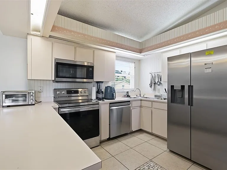 1011 Winifred Way — Photo 11