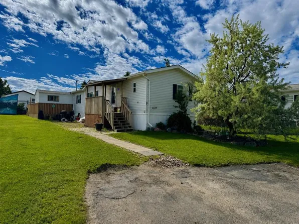 12201 NW 98th St, Grande Prairie, AB T8V 7M7