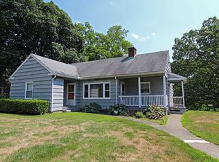72 W Dorsey Ln, Hyde Park, NY 12538