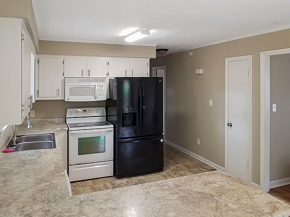4th image of 125 Camden Dr