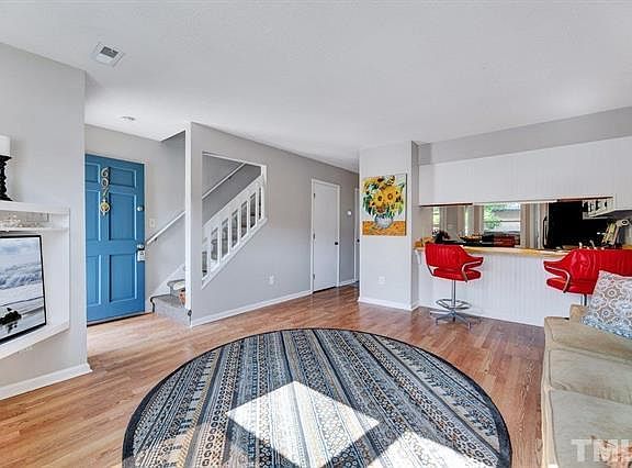 3rd image of 607 Springview Trl