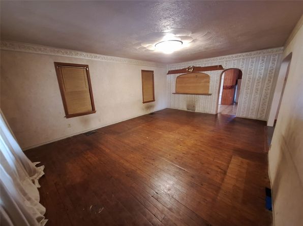 8414 Parson Rd, Erie, PA 16509