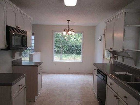 kitchen to Eating area