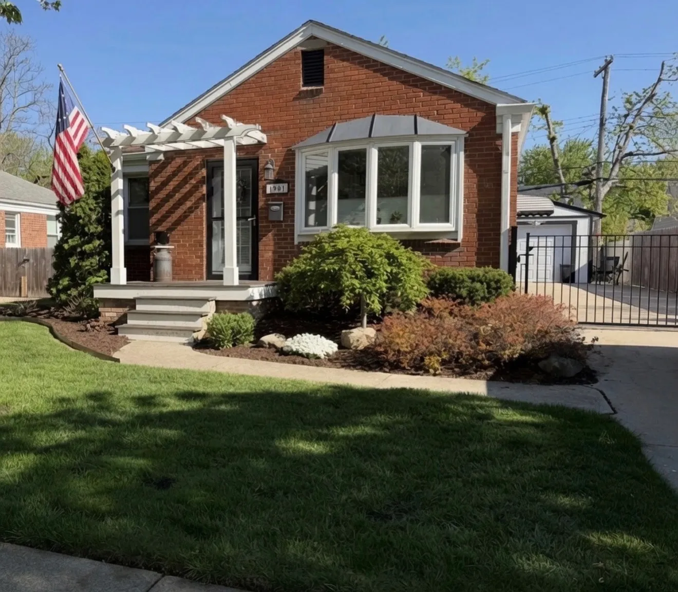 3 bed, 1600 sqft, $2,400 — Photo 1