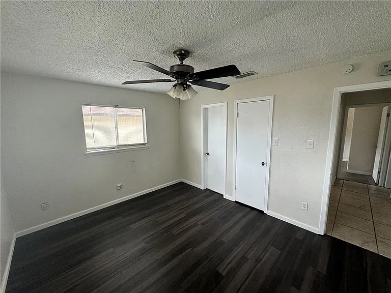 1610 La Joya St — Photo 6