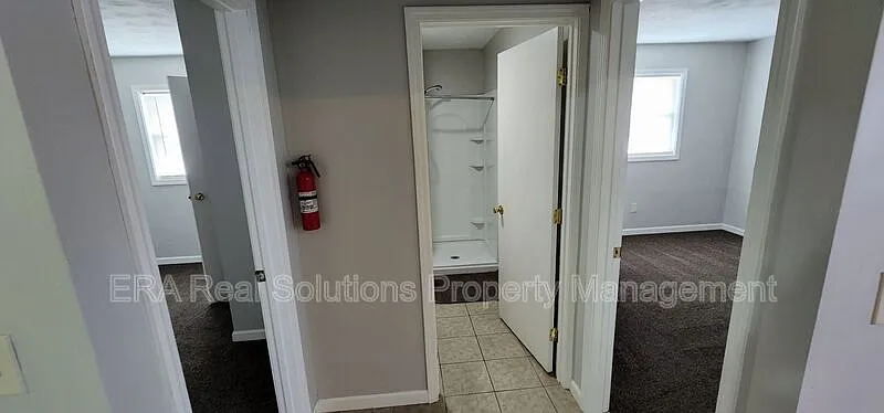2 bed, 1.0 bath, $890 — Photo 2