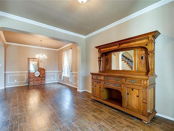 5th image of 11244 Seguin Dr
