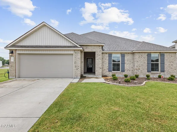 110 Casa Bella Ct, Breaux Bridge, LA 70517