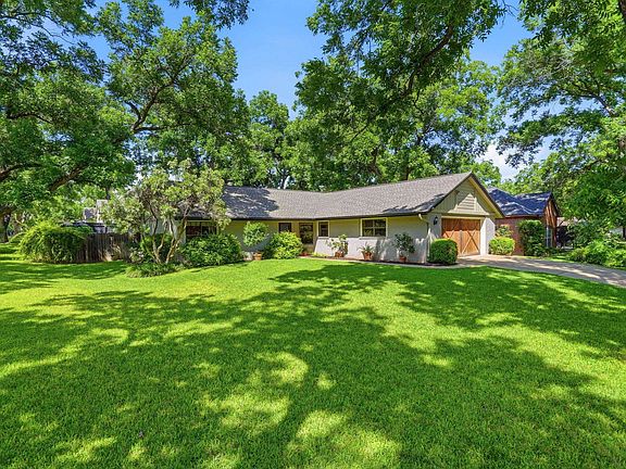 2nd image of 352 San Saba