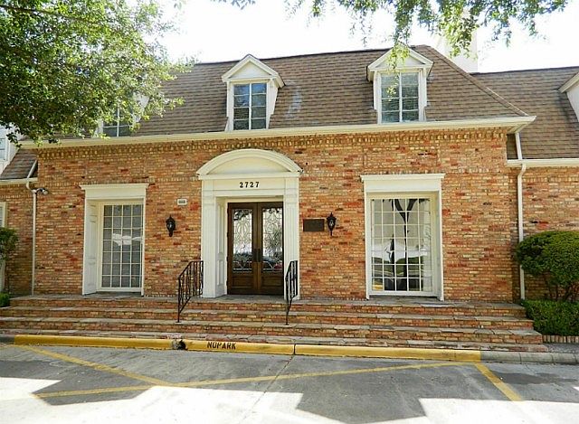 1st image of 2727 Briarhurst Dr APT 17