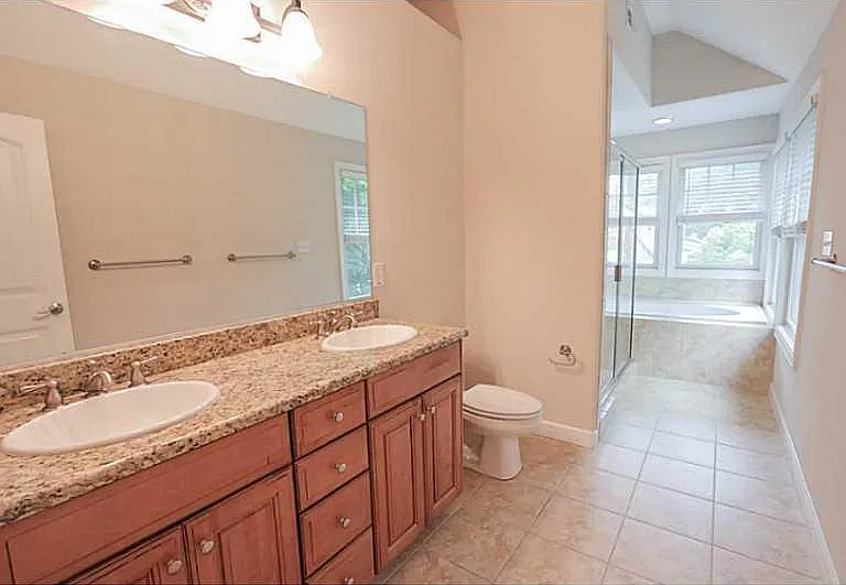 1325 Buckingham Ave — Photo 16
