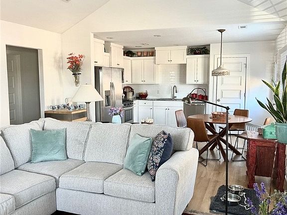 5th image of 5735 Holdcroft Dr