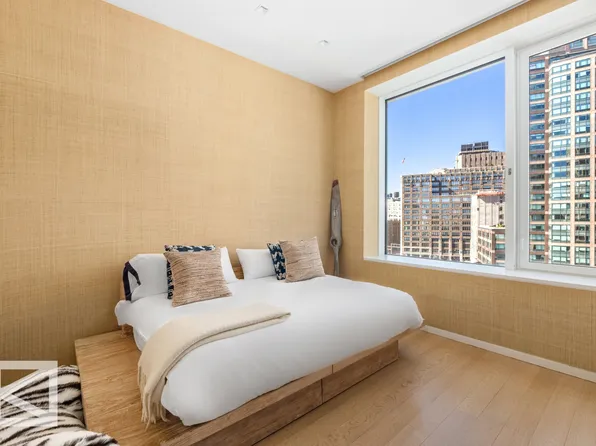 350 West Broadway image 22 of 29