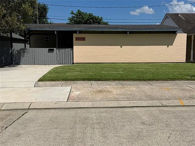 1609 Farrington Dr