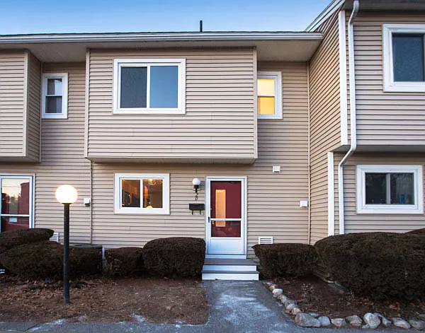 2 Markham Cir #D