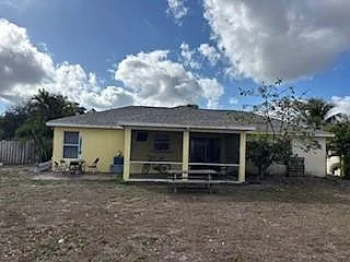 Building Photo - 223 SW Elderberry Dr