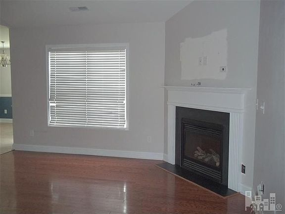 2nd image of 109 Harvest Creek Ct