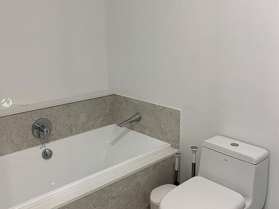 3rd image of 488 NE 18th St Unit 3504