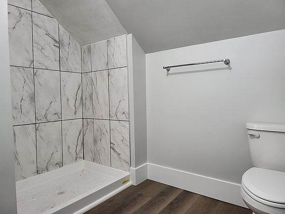 Stand up shower with upgraded tile surround