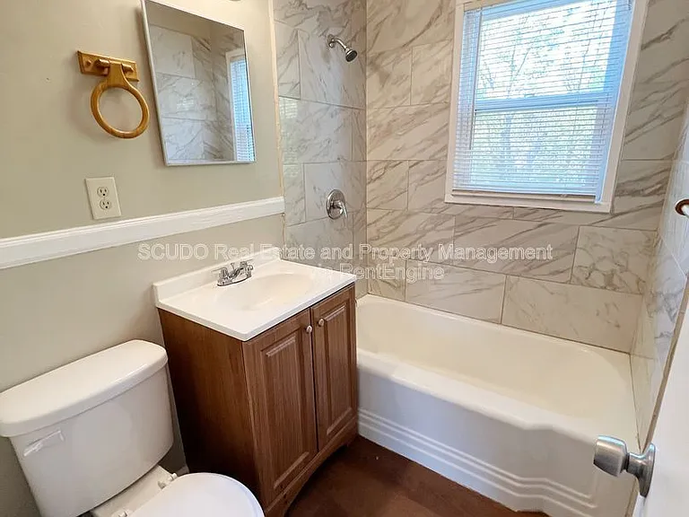 9512 Charlotte St — Photo 8