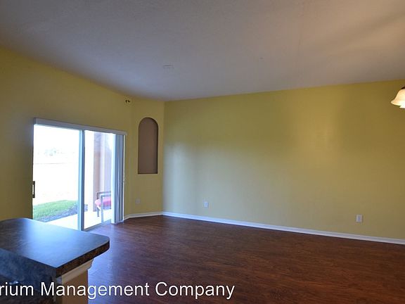 5th image of 1920 Retreat View Cir