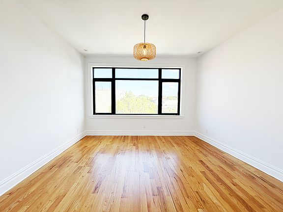 4th image of 333 Tompkins Ave #2