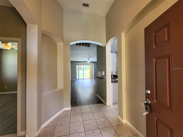 644 Chesney Dr — Photo 2
